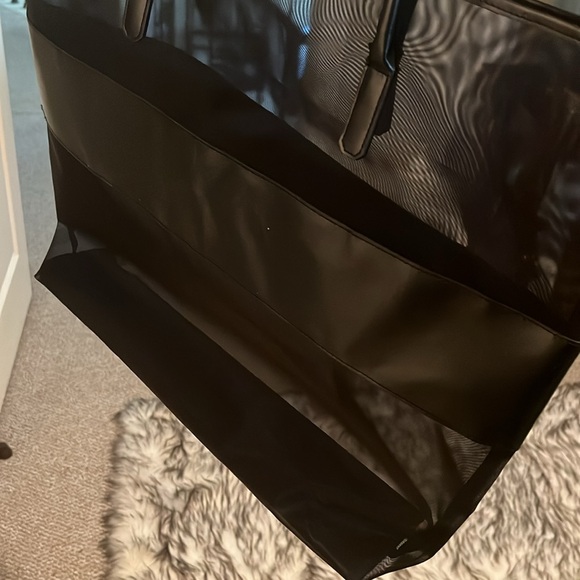 Big Burberry bag, see through mesh. - Picture 7 of 9